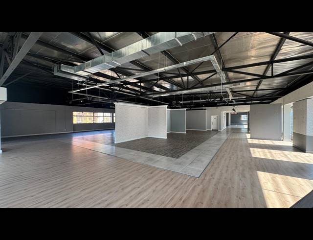 767M² SHOWROOM TO LET IN KRAMERVILLE
